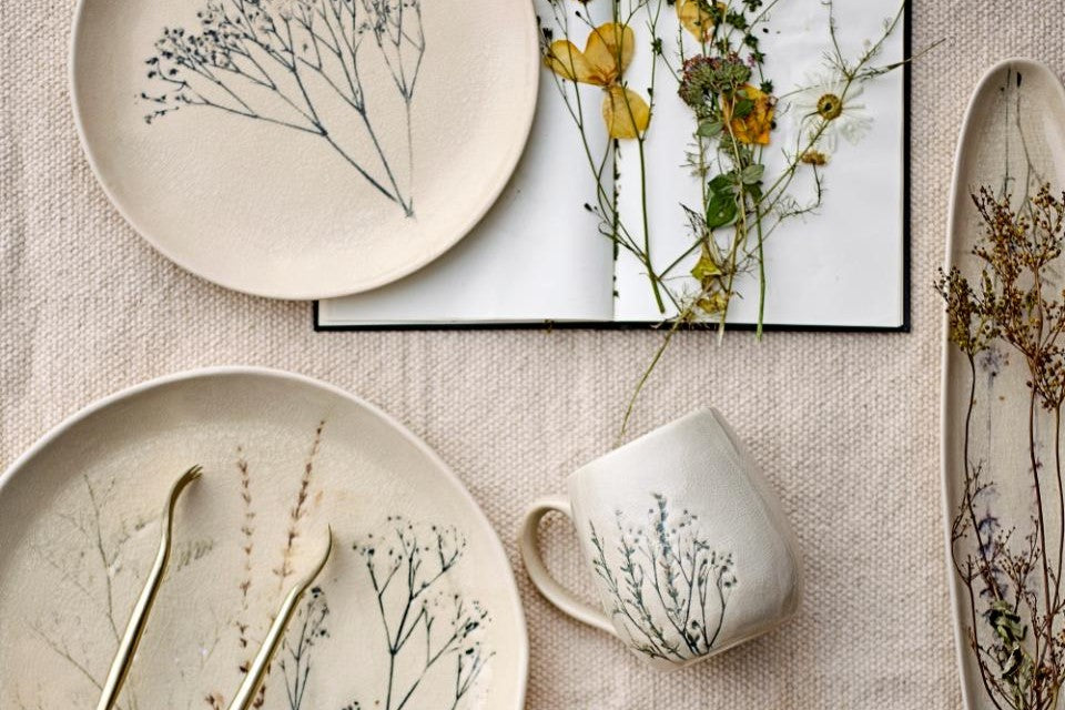 Garden: table setting