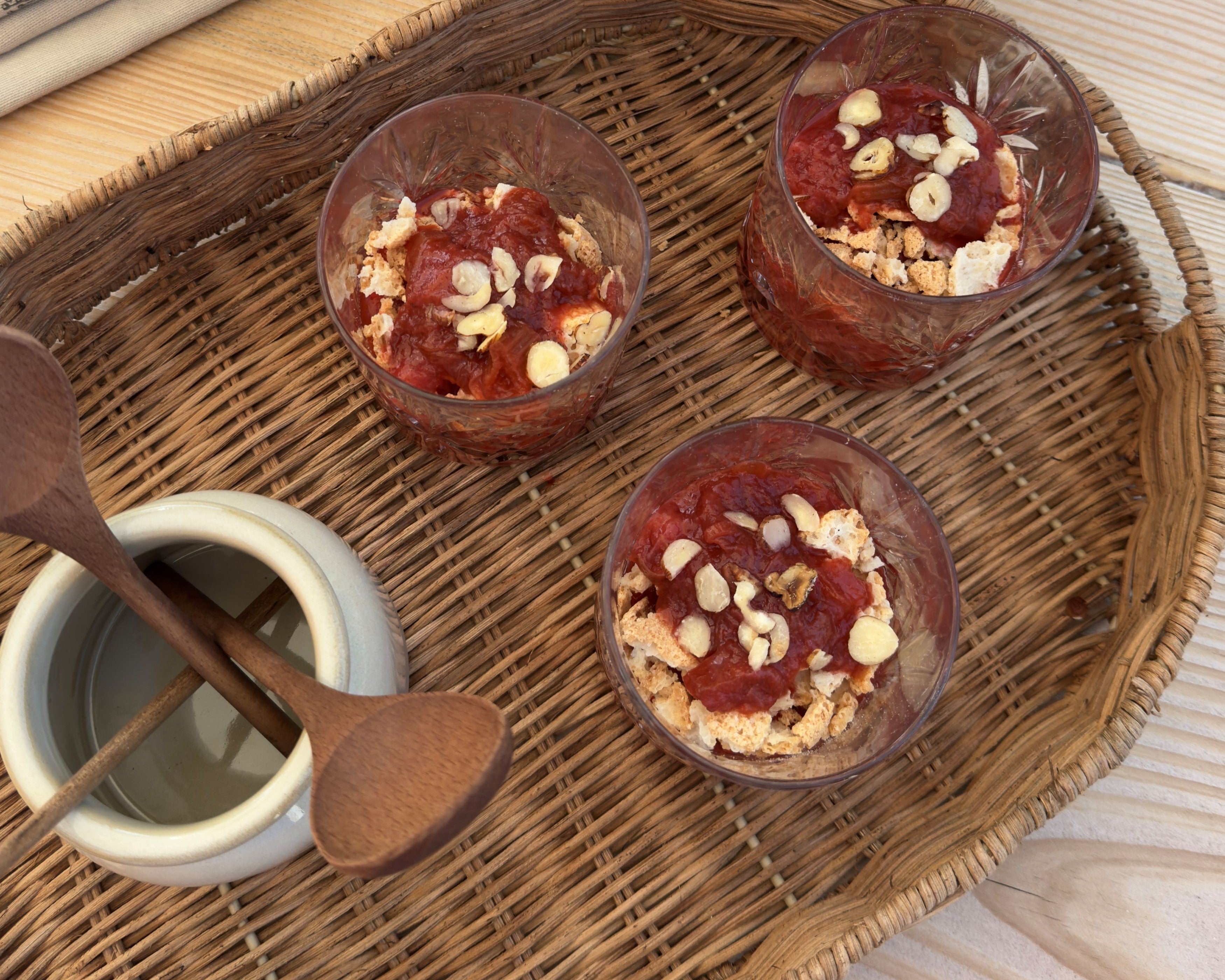 Jordbær-rabarber dessert